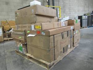 lot 230 image: WHOLESALE MIXED PALLET OF HOME DECOR REMODEL AND BATHROOM ITEMS