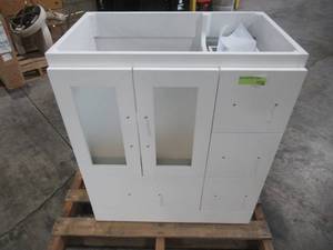 lot 232 image: Virtu Usa Zola 31 in. W Bath Vanity in White MS-6730-S-WH-NM
