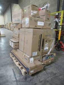 lot 224 image: WHOLESALE MIXED PALLET OF MICELLANOUS INDOOR AND OUTDOOR DECORATIVE LIGHTING
