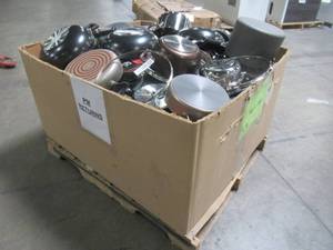 lot 300 image: WHOLESALE MIXED PALLET OF MICELLANOUS COOKWARE, POTS AND PANS