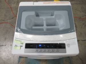 lot 307 image: Magic Chef 1.6 cu. ft. Compact White Top Load Washing Machine, Portable with Stainless Steel Tub MCSTCW16W4