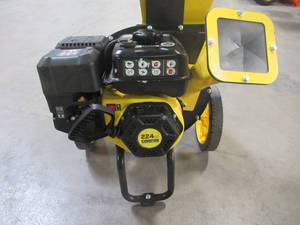 lot 5 image: Champion Power Equipment 3 in. Dia 224 cc 2-in-1 Upright Gas Powered Wood Chipper Shredder 200946
