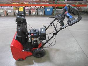 lot 7 image: Toro SnowMaster 724 QXE 24 in. Single-Stage Gas Snow Blower 36002