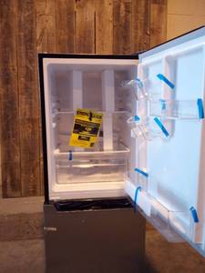 lot 17 image: Insignia - 4.1 Cu. Ft. Mini Fridge with Bottom Freezer - Stainless steel