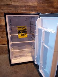 lot 21 image: Insignia - 3.3 Cu. Ft. Mini Fridge - Black