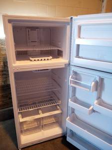 lot 23 image: Insignia - 18.1 Cu. Ft. Top-Freezer Refrigerator - White