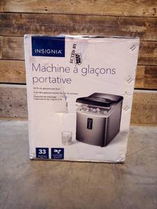 lot 54 image: Insignia - 33-Lb. Portable Ice Maker - Stainless steel