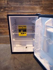 lot 35 image: Insignia - 2.6 Cu. Ft. Mini Fridge - Black