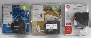 lot 521 image: Lot of 3 SiemensGE 20 Amp Circuit Breakers Interrupters