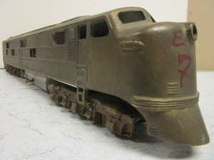 lot 110 image: VINTAGE BRASS O GAUGE TRAIN LOCOMOTIVE