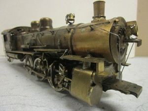 lot 112 image: VINTAGE BRASS O GAUGE TRAIN LOCOMOTIVE