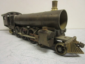 lot 113 image: VINTAGE BRASS O GAUGE TRAIN LOCOMOTIVE