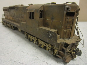 lot 114 image: VINTAGE BRASS O GAUGE TRAIN LOCOMOTIVE