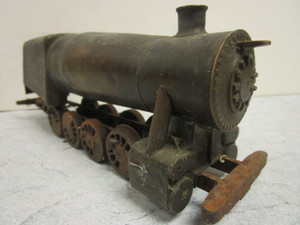 lot 115 image: VINTAGE BRASS O GAUGE TRAIN LOCOMOTIVE