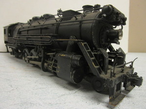 lot 117 image: VINTAGE BRASS O GAUGE TRAIN LOCOMOTIVE