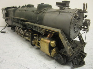 lot 119 image: VINTAGE BRASS O GAUGE TRAIN LOCOMOTIVE