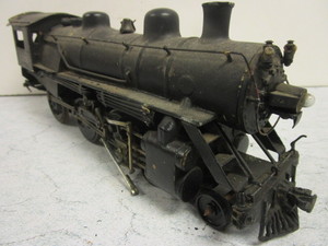 lot 120 image: VINTAGE BRASS O GAUGE TRAIN LOCOMOTIVE