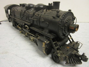 lot 123 image: VINTAGE BRASS O GAUGE TRAIN LOCOMOTIVE