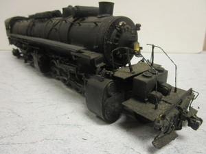 lot 124 image: VINTAGE BRASS O GAUGE TRAIN LOCOMOTIVE