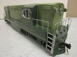 lot 140 image: VINTAGE BRASS O GAUGE TRAIN LOCOMOTIVE,  FAIRBANKS - MORSE