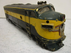 lot 142 image: VINTAGE BRASS O GAUGE TRAIN LOCOMOTIVE, CHICAGO AND NORTH WESTERN