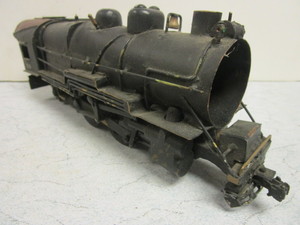 lot 148 image: VINTAGE BRASS O GAUGE TRAIN LOCOMOTIVE