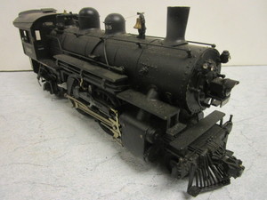 lot 152 image: VINTAGE BRASS O GAUGE TRAIN LOCOMOTIVE