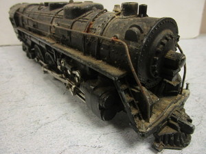 lot 155 image: VINTAGE BRASS O GAUGE TRAIN LOCOMOTIVE