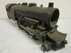 lot 156 image: VINTAGE BRASS O GAUGE TRAIN LOCOMOTIVE