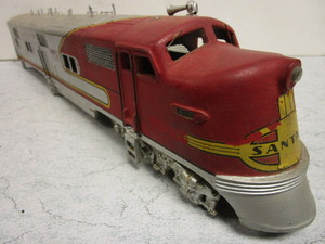 lot 157 image: VINTAGE BRASS O GAUGE TRAIN LOCOMOTIVE, SANTA FE