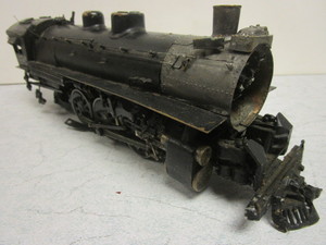 lot 164 image: VINTAGE BRASS O GAUGE TRAIN LOCOMOTIVE