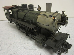 lot 168 image: VINTAGE BRASS O GAUGE TRAIN LOCOMOTIVE