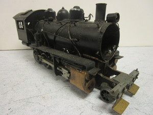 lot 170 image: VINTAGE BRASS O GAUGE TRAIN LOCOMOTIVE