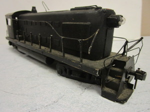lot 172 image: VINTAGE BRASS O GAUGE TRAIN LOCOMOTIVE