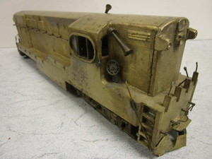 lot 175 image: VINTAGE BRASS O GAUGE TRAIN LOCOMOTIVE