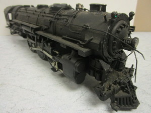 lot 176 image: VINTAGE BRASS O GAUGE TRAIN LOCOMOTIVE