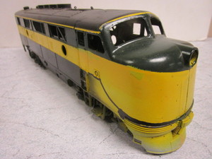 lot 178 image: VINTAGE BRASS O GAUGE TRAIN LOCOMOTIVE
