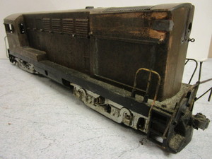 lot 185 image: VINTAGE BRASS O GAUGE TRAIN LOCOMOTIVE
