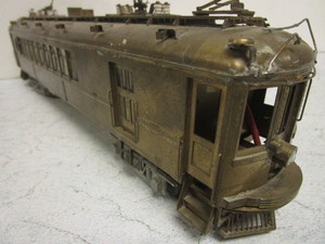 lot 186 image: VINTAGE BRASS O GAUGE TRAIN PACIFIC ELECTRIC COMBINE, 1300 SERIES