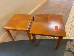 lot 49 image: Lot of 2 End-Tables
