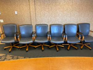lot 57 image: Lot of 6 Luxury Rolling Office Chairs