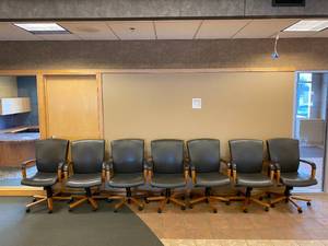 lot 58 image: Lot of 7 Luxury Rolling Office Chairs