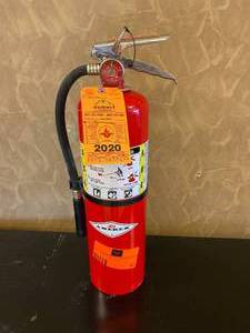lot 61 image: Like New Size II Dry Chemical Fire Extinguisher