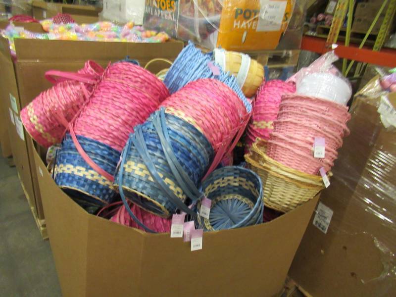 Pallet of Miscellaneous New Easter Baskets