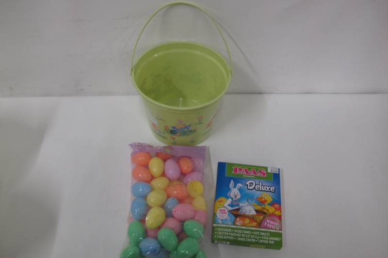 Jumbo Green Easter Themed Pail Set with 48 Refillable Eggs and an Egg Decorating Kit - NEW
