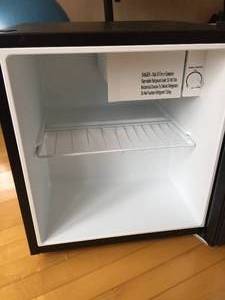 lot 114 image: Sunbeam 1.7 Cubic Foot Compact Refrigerator