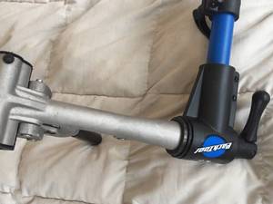 lot 121 image: Park Tool Adjustable Height Bike Rack