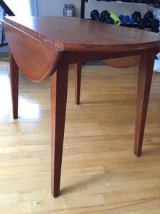 lot 126 image: Drop Leaf Table