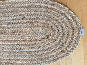 lot 128 image: 100% Jute Table Runner