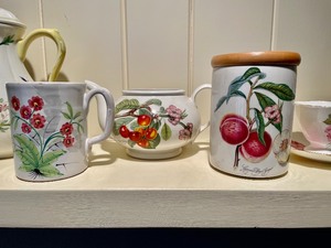 lot 54 image: Floral Dish Items
